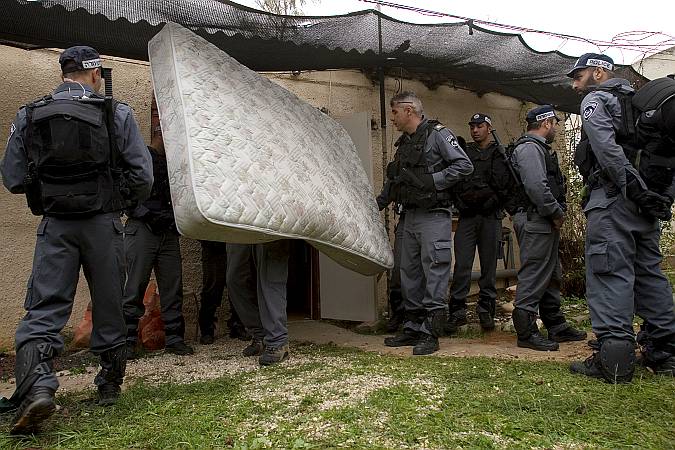 إجلاء سكان كفار شاليم في تل أبيب