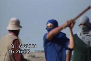 צילום: מונא א-נוואג'עה, "חמושים במצלמות", בצלם