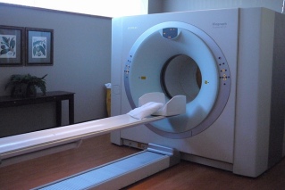 PET-CT scanner. CC-BY-SA: Thirteen Of Clubs